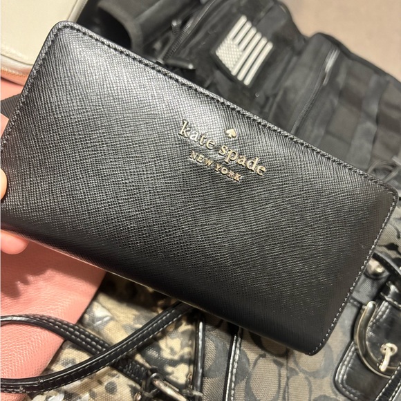 Kate Spade Sleek Black Wallet - Picture 1 of 3